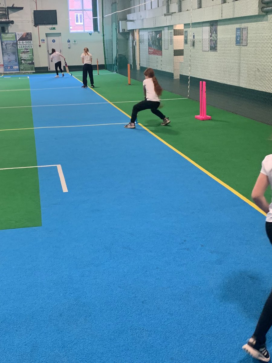 Roe_Farm's tweet photo. Year 3/4 children enjoying a morning of cricket skills coached by @CricketDerbys with some good batting,bowling and fielding on show 🏏@DCCTSuperSchool https://t.co/DfTfJg5q99