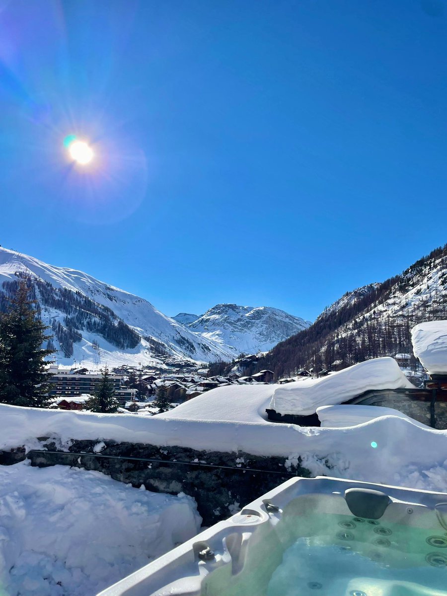 yseski's tweet photo. The view from Chalet La Grande Sassière this morning. @yseski @valdisere https://t.co/JZgfvuixmM