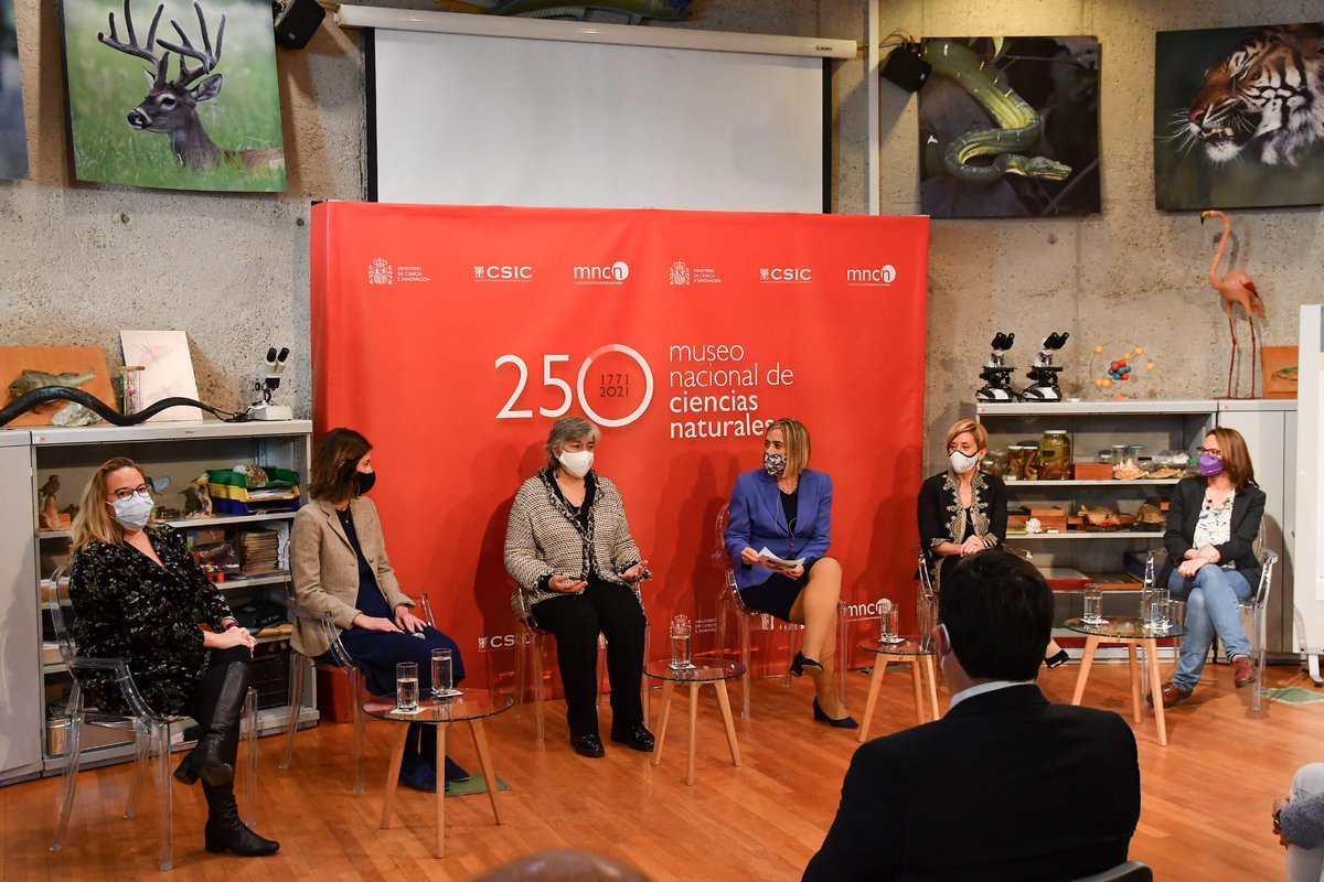 AseBio's tweet photo. ‼️#NoticiaAseBio | El encuentro entre científicas y emprendedoras organizado con la @SEBBM llega a su fin y os dejamos un resumen de lo sucedido. 
Muchas gracias a Su Majestad la Reina, Doña Letizia y a @DianaMorantR @CienciaGob por habernos acompañado.
➡️https://t.co/Qw62u6sPou https://t.co/OVHC19gl2C
