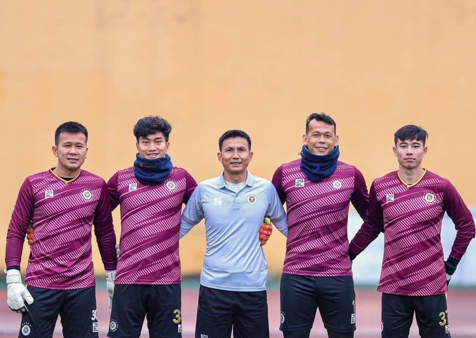 BuiTanTruong24's tweet photo. Buổi tập đầu năm 
😁😁😁😁
#BTT01 https://t.co/2puseP5lvm