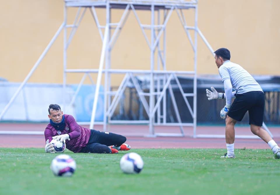 BuiTanTruong24's tweet photo. Buổi tập đầu năm 
😁😁😁😁
#BTT01 https://t.co/2puseP5lvm