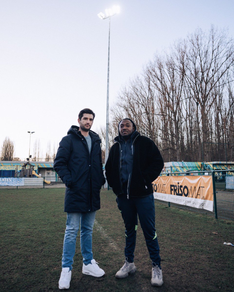 winkelmans's tweet photo. Dikke merci om mee te gaan in de FC United-vibe. 🔥

En, omdat het kan, een stoere foto van onze regisseur Sander en Head Coach Yves. Legends in hun vak. 

#FCUnited https://t.co/psbP2EGyQA
