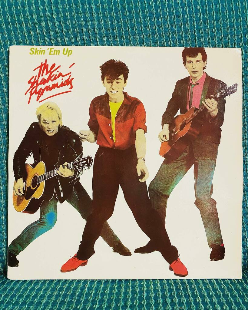 itochiro's tweet image. #shakinpyramids ってほんとユニーク　ライブのtired 'n' sleepyやsixteen chicks が激シブ

鳴らすハープがまた英国的　スキッフルって元々こんなハーモニカが入るものなのかな

#skinemup #theshakinpyramids #niteclub #edinburgh
#ロカビリーの日 instagr.am/p/CZts0ClPlQI/