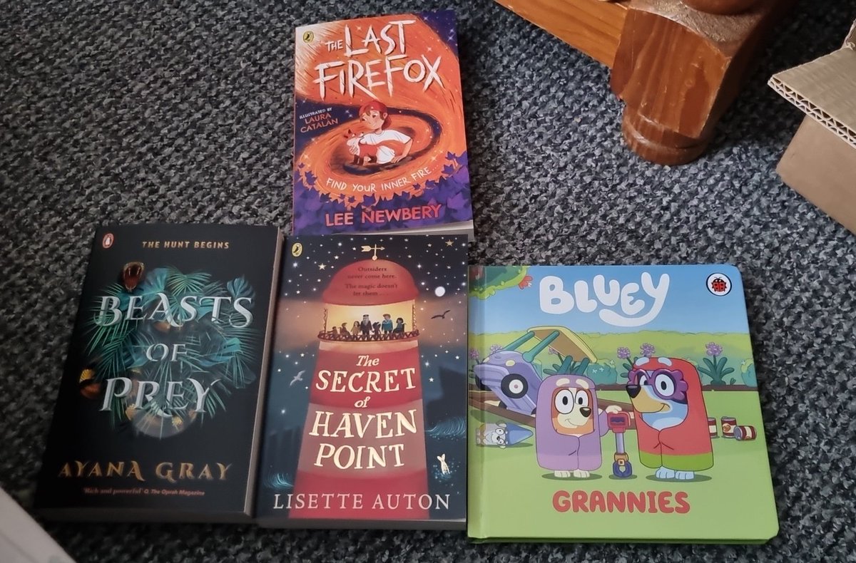 Kitkatscanread's tweet photo. #PRHC22 A massive thank you to @penguinrandom @PuffinBooks @ladybirdbooks for inviting me to this event and for all the books! Am excited to read all these books! https://t.co/LpQbjJdd02