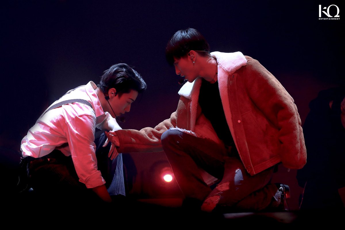 pshsource's tweet photo. sanhwa are such a powerful duo on stage https://t.co/GRPRvMqeh3