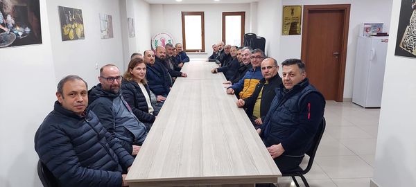 mehmtesrefmutlu's tweet photo. Cumhuriyet Halk Partisi Cide İlçe Başkanı Sn Mehmet Eren, İyi Parti Cide İlçe Başkanı Sn Mustafa Çetinkaya ve Yönetim Kurulları ile birlikte Cide Esnaf ve Sanatkarlar Odası seçimleri sonucu tekrar göreve gelen Sn Murat Aydın ve yönetim kuruluna hayırlı olsun ziyaretinde bulunduk. https://t.co/Hhv1ftGgMq