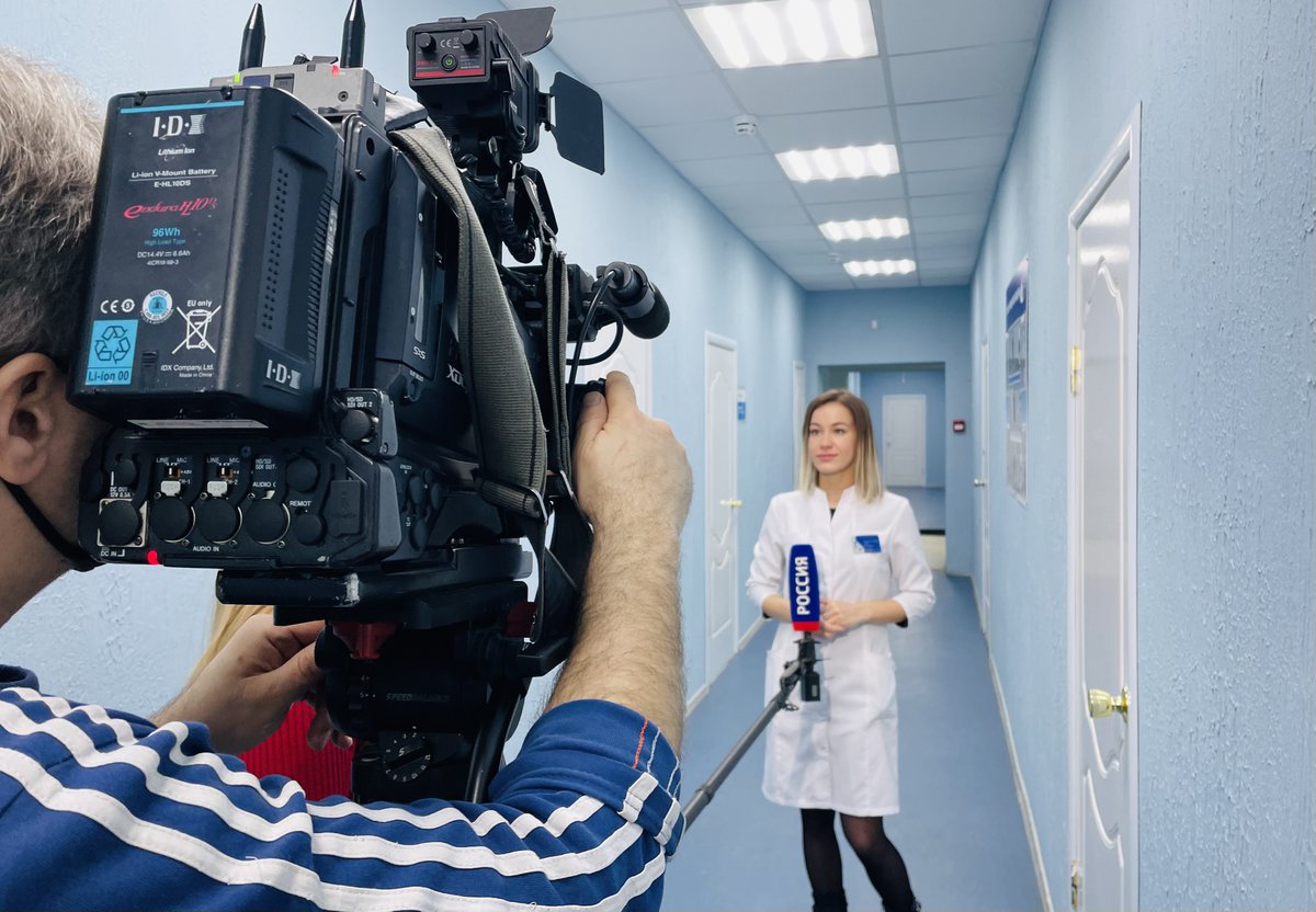 Hospital_7's tweet photo. ☎️Сегодня в центре внимания - работа нашей информационно-справочной службы. 
👥Неделю назад мы усилили ее студентами-медиками. 
📹Смотрите репортаж на телеканале «Россия 1». https://t.co/NCCLR0MYa8