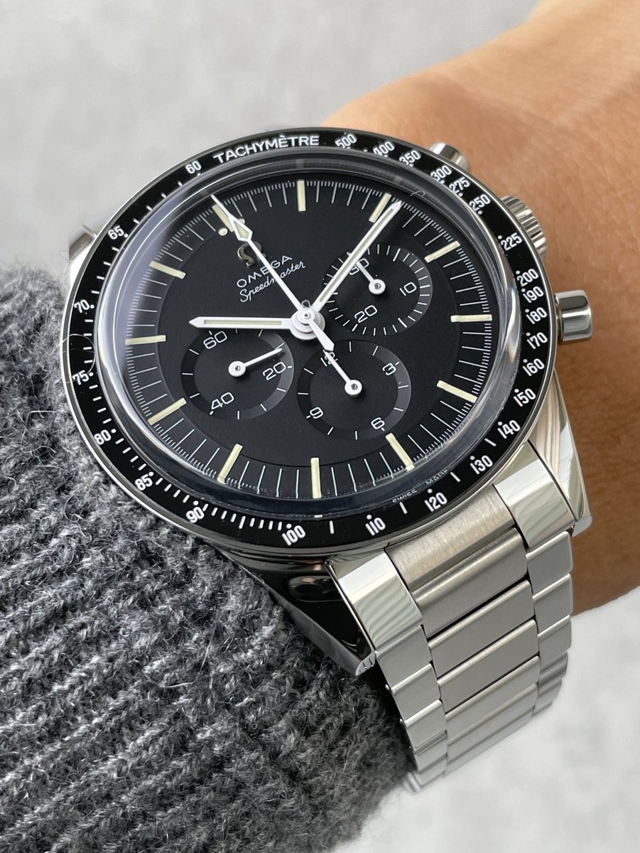 xsO3OrwmhjDFlXJ's tweet photo. 火曜日でしたね😃
SpeedyTuesday !
と言うことで321あげておきます🚀🌖
#speedytuesday #speedmaster321 #matsushita_an https://t.co/eeV7Qmuno1