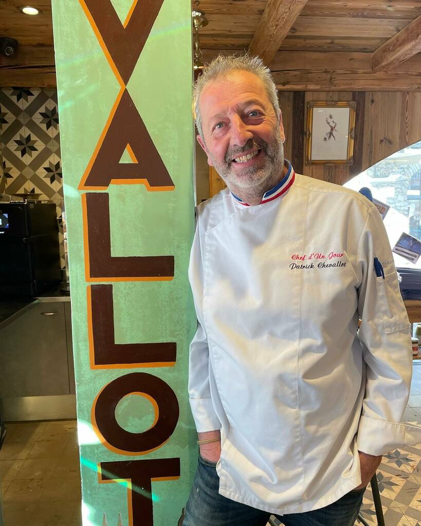 gillespudlowski's tweet photo. Saviez-vous que #kadmerad était #mofpatissier #1993 et qu’il s’appelle #patrickchevallot ? Le roi pâtissier de val d’isère est expert en tartes aux myrtilles, aux framboises, aux noix, noisettes, amandes, pistaches, aux pralines, en éclairs vanille, café… https://t.co/0XQsVq5BPS https://t.co/kc0zyczTDA