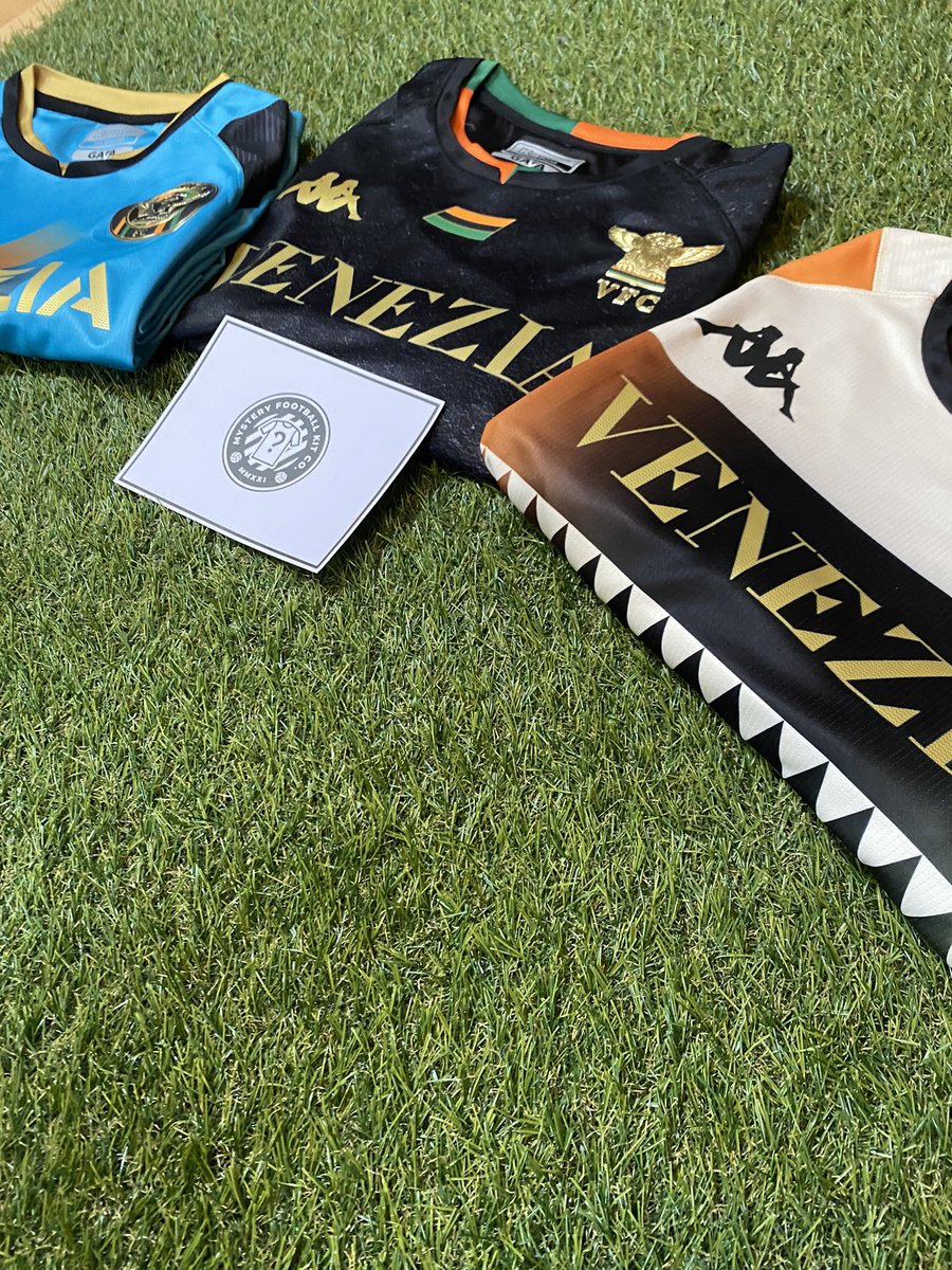 MysteryFootyco's tweet photo. 🚨 GUARANTEED GIVEAWAY🚨 

To celebrate the full return of the Premier League we are giving away a mystery kit 👕 📦 

To enter follow the rules below: 

1. Follow @MysteryFootyco 🚶🏻‍♂️
2. Retweet 🔁

Winner will be announced tomorrow 📆 

Good luck! 🍀 🤞🏼 https://t.co/lXDXRppDhy