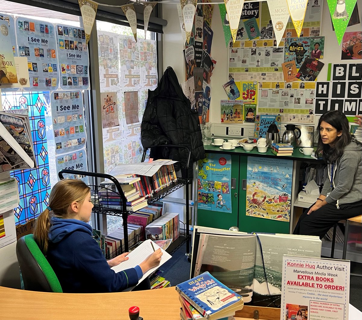 RPPS_Library's tweet photo. Huge thank you to @Konnie_Huq @nomadbooks @PiccadillyPress for honouring @RPPSlondon &amp; @RPPS_Library with Konnie's 1st school visit since 2020! The pupils shone with their science facts!❤️📚🧪🍪#MarvellousMedia #BookWeek2022 #bluepeter #Cookie https://t.co/MUi4Ln0Kue