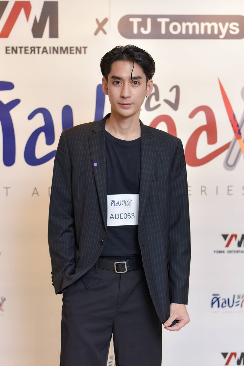 ArtAdoreEn.series tweet media