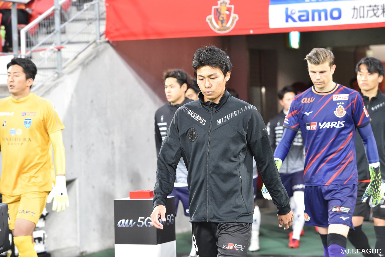 تويتر ｊリーグ 日本プロサッカーリーグ على تويتر 今日は 服の日 ｊリーグで服といえば アンセムジャケット 注目されにくい アンセムジャケット ですが 実はクラブごとにデザインは様々 ｊリーグ ｊリーグあいさつ 今日は何の日 T Co