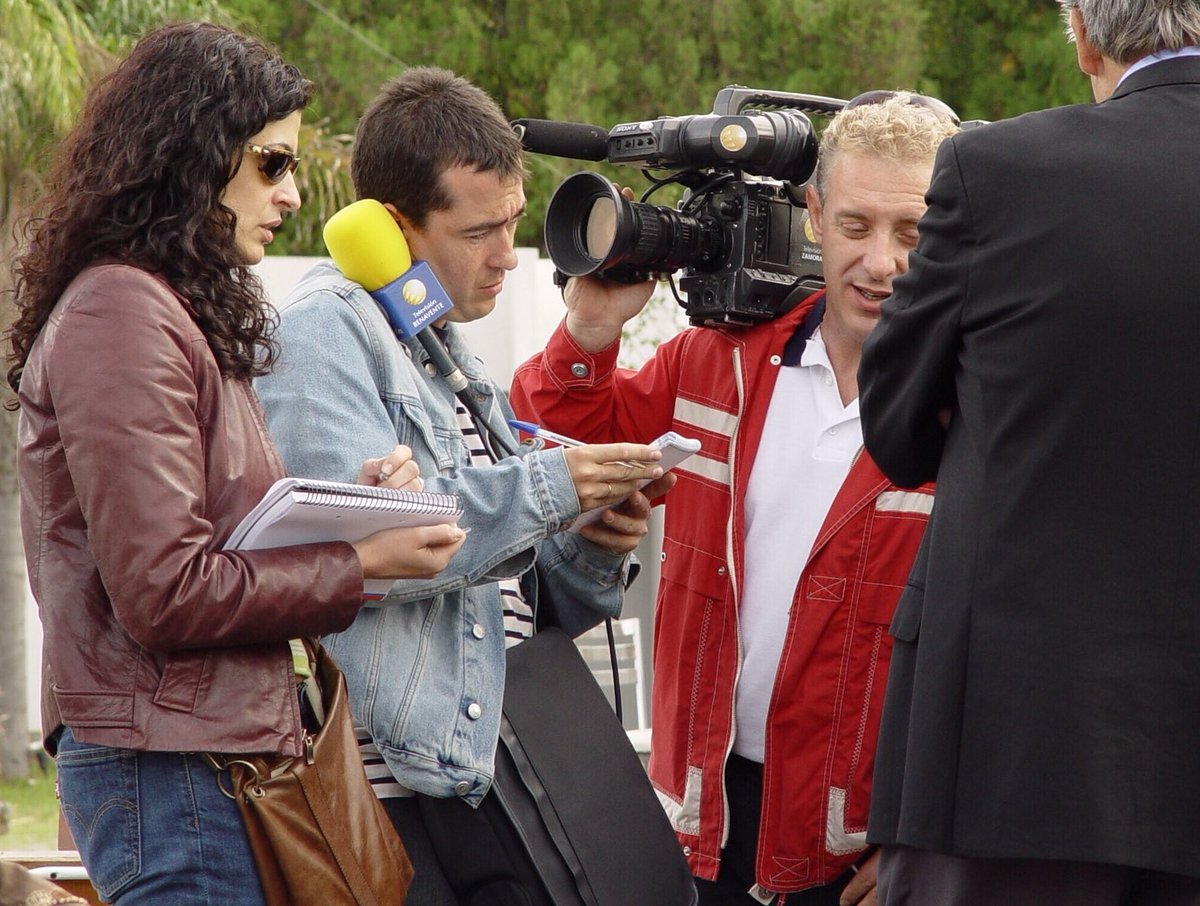 La8Leon's tweet image. Hoy ha vuelto otro de los nuestros @Lebrero3 con los compañeros de #extra de @cyltv 

Lebrero estuvo con nosotros casi 1 año y medio pero en la casa “una vida” 
@EsRadioLeon 
@La8Leon