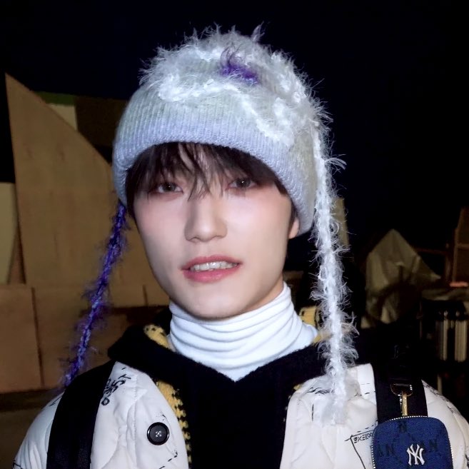 tinyubini's tweet image. crying real tears #유빈