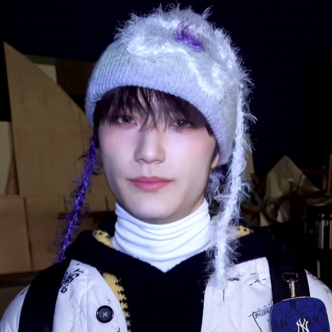 tinyubini's tweet image. crying real tears #유빈