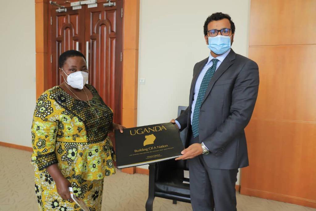 uaeembkam's tweet photo. The #UAE's Ambassador Abdalla AlShamsi met and discussed with Rt. Hon. Robinah Nabbanja Prime Minister of the Republic of #Ugand, bilateral relations between the #UAE and #Uganda. https://t.co/L891R9ee5i