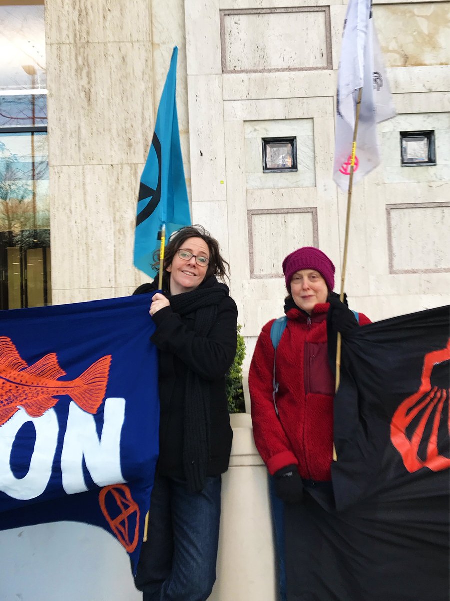 ALphaMach1ne's tweet photo. #GlobalCoastlineRebellion 
4th Feb, Shell Centre, LDN
In opposition to all exploration and drilling, in solidarity with everyone affected by Sea level rises and marine deterioration.
#XR #Oceanazo #OceanRebellion #JustStopOil #DivestDivestDivest #HardReset https://t.co/0DMEtU8u7B