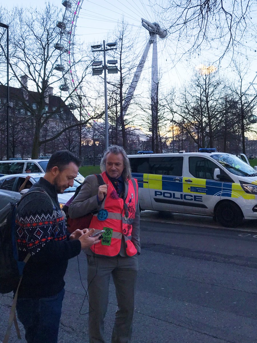 ALphaMach1ne's tweet photo. #GlobalCoastlineRebellion 
4th Feb, Shell Centre, LDN
In opposition to all exploration and drilling, in solidarity with everyone affected by Sea level rises and marine deterioration.
#XR #Oceanazo #OceanRebellion #JustStopOil #DivestDivestDivest #HardReset https://t.co/0DMEtU8u7B