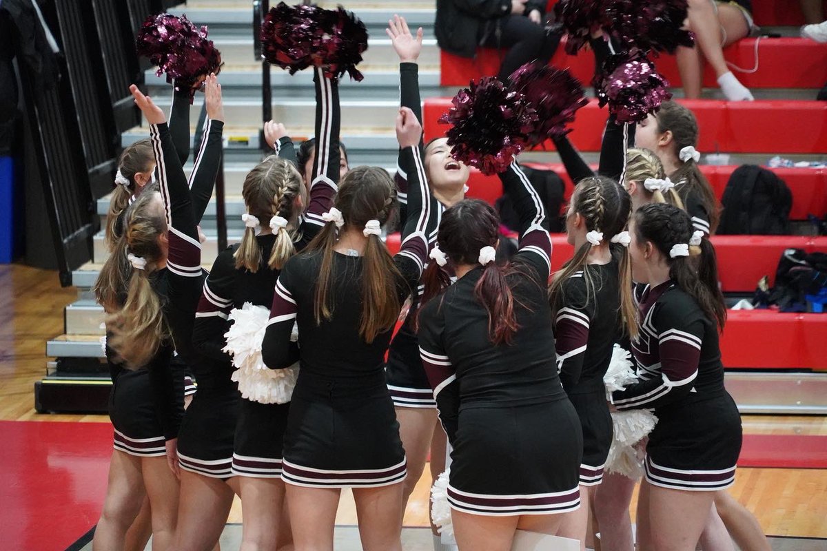 cheer_ridgewood's tweet photo. Proud is an understatement. These athletes put on 2 great performances &amp; showed what true sportsmanship &amp; being on a team is about. They lift each other up, cheer each other on, &amp; give it their all. They also cheered on every single other team tonight, even their competition. 🔥 https://t.co/9GU8chHM9l