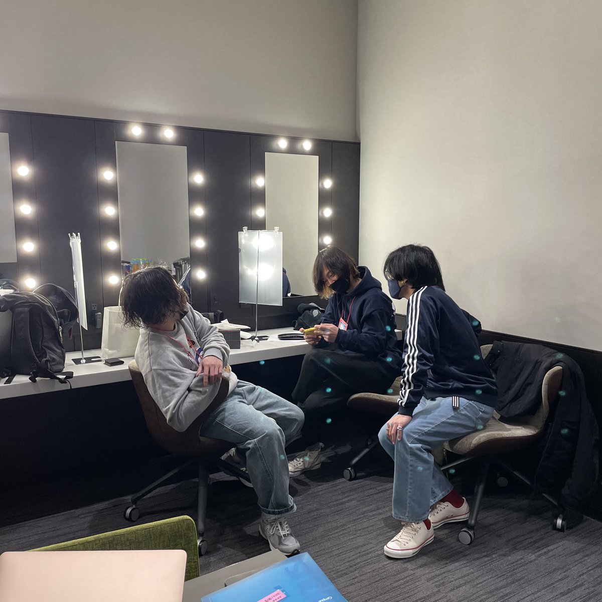 concertf225's tweet photo. 【オフショット公開📷⚡】 
『reGretGirl』さんの楽屋での様子です！
  #日本工学院 #八王子 #専門学校  #neec #HACHION2022 #reGretGirl #KTZeppYokohama #KTZepp https://t.co/tVIA8EY6BK