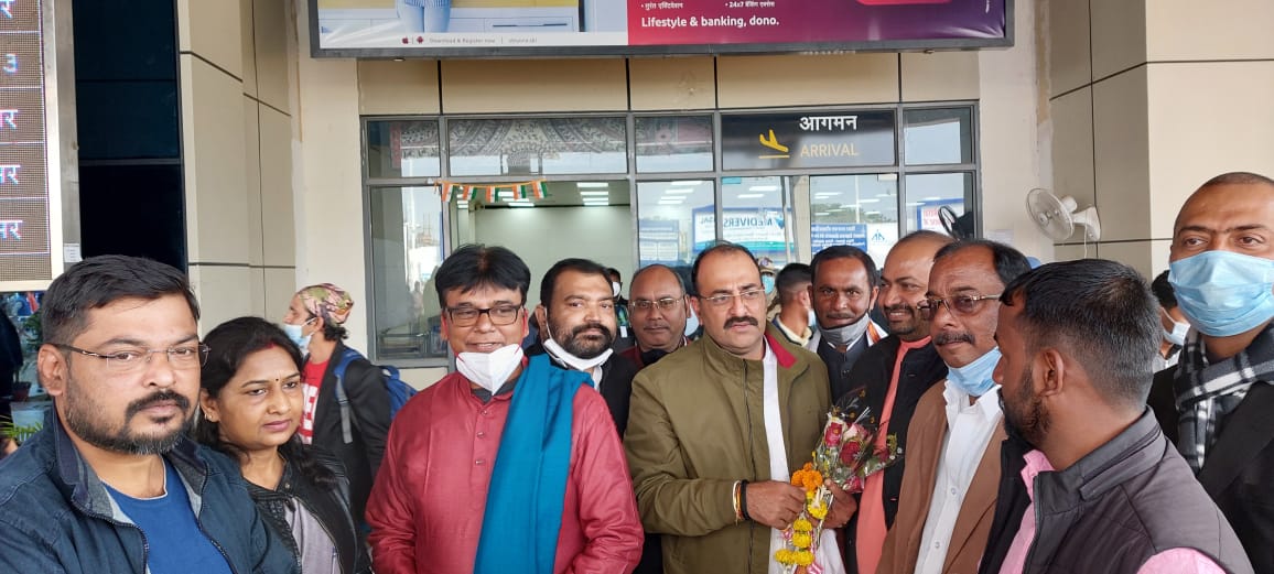 INCgraterpatna's tweet photo. आज @INCIndia राष्ट्रीय सचिव @INCBihar प्रदेश काँग्रेस प्रभारी श्री @virenderrathor जी का पटना आगमन पर स्वागत किया। https://t.co/FLMQEROk3k https://t.co/oWJsJ63ust
