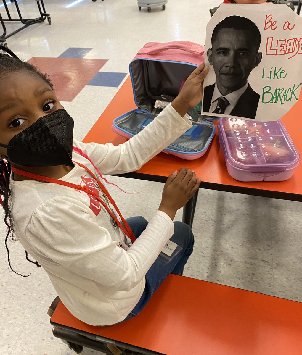 MsBlevin's tweet photo. This scholars mom packs the best notes! Everyday this month she has a new figure to celebrate! 

#chdreambuilders #Blackhistorymonth2022 https://t.co/yglUY0aFNM