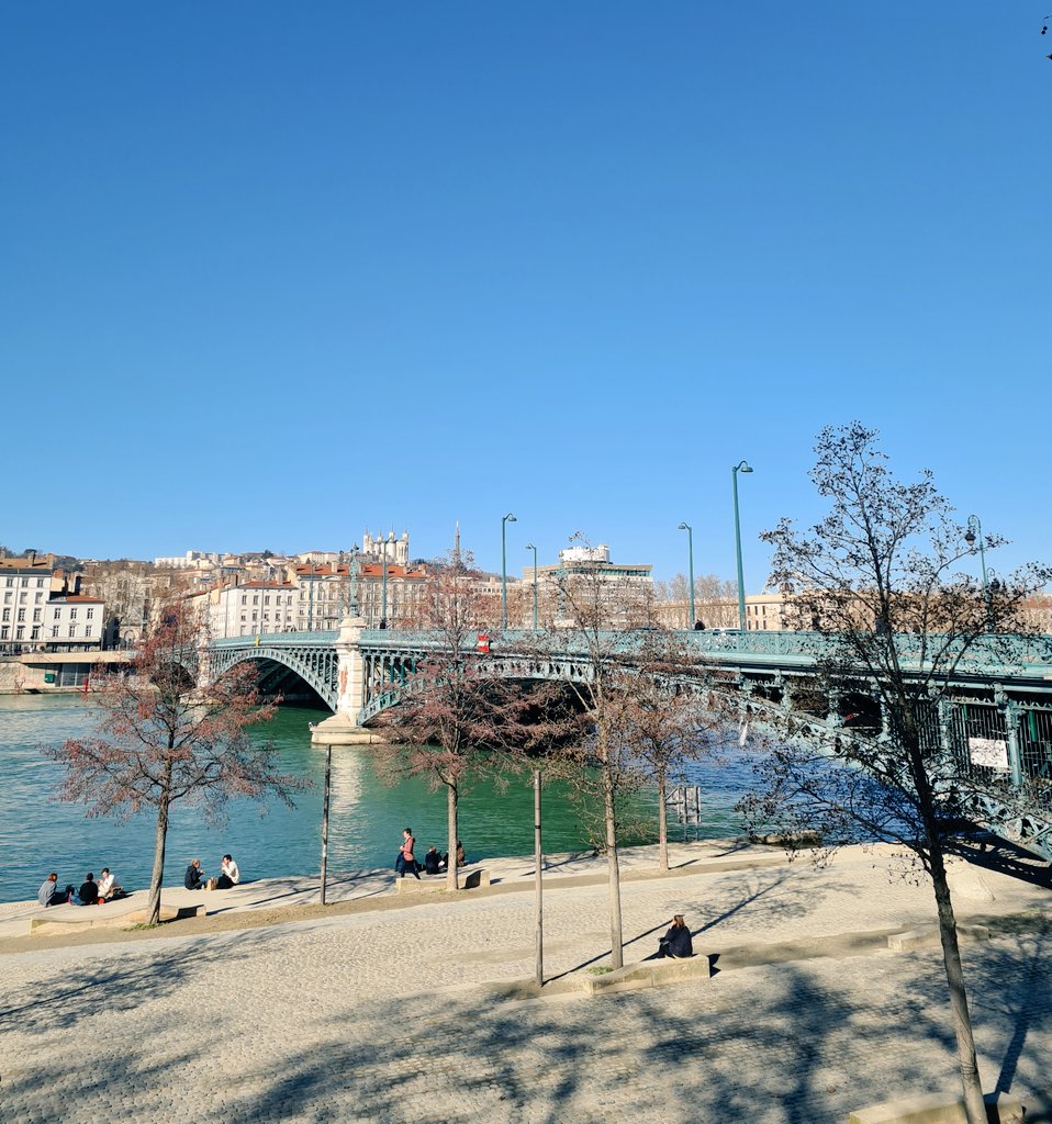 marymillet69's tweet photo. Le plaisir de redevenir étudiante le temps d'une journée : profiter de la beauté de @villedelyon ! Colloque #ifross @UniversiteLyon https://t.co/eUQ2ANb4bH