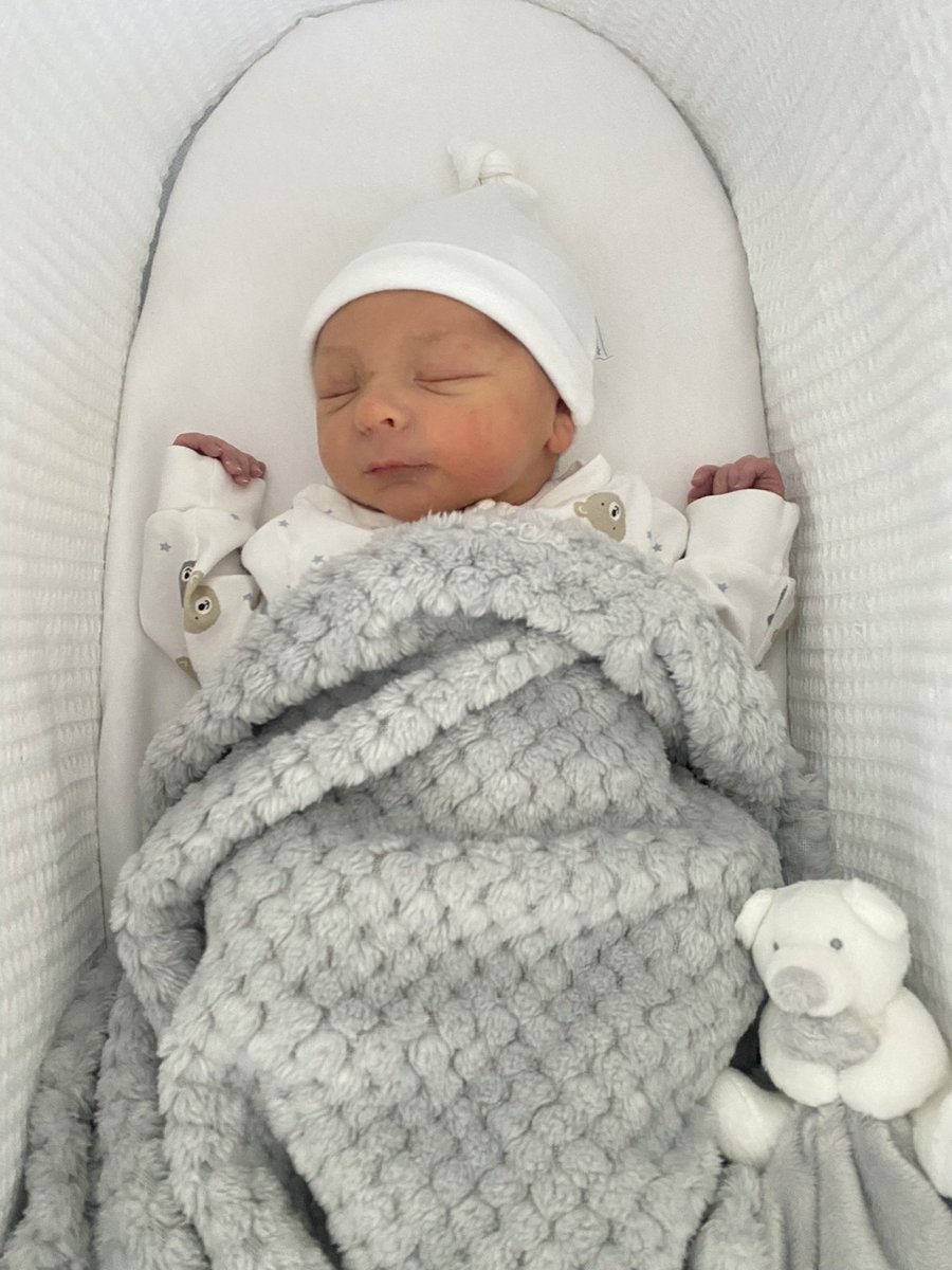 AaronThoros's tweet photo. On Friday, I became a Dad and I can honestly say there is no better feeling ☺️ https://t.co/cATBELnwZY
