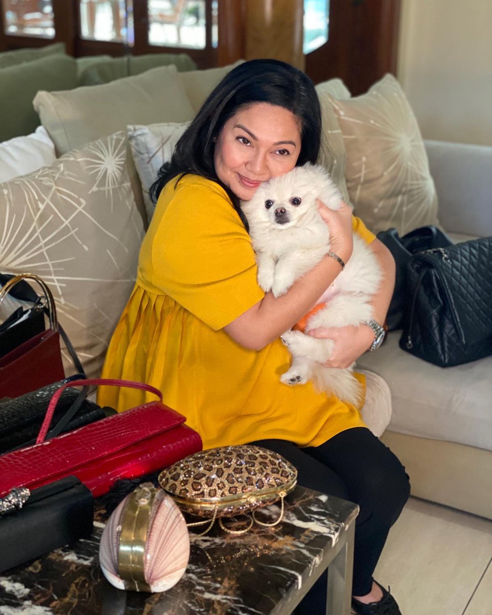 officialmaryaph's tweet photo. Maraming Salamashteh sa lahat ng nanood ng ating latest episode! Ano ang pinakapaborito niyo sa aking mga bag? Hindi kasama si Lola ha! 😅 Watch at Subscribe! https://t.co/ULdD66e4LB 💚 https://t.co/cshNBkov8C
