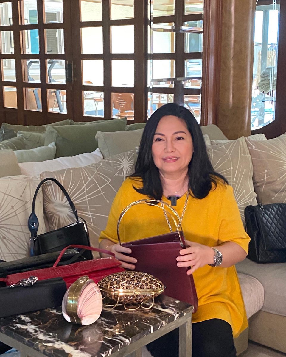 officialmaryaph's tweet photo. Maraming Salamashteh sa lahat ng nanood ng ating latest episode! Ano ang pinakapaborito niyo sa aking mga bag? Hindi kasama si Lola ha! 😅 Watch at Subscribe! https://t.co/ULdD66e4LB 💚 https://t.co/cshNBkov8C