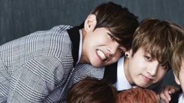 Vkhopee's tweet photo. Taehyung's pick of best group photo : 
where he's leaning on Jungkook
Jungkook's choice : 
where Taehyung's hand chin on his shoulder 🥺💕 https://t.co/lstrrWWkBD