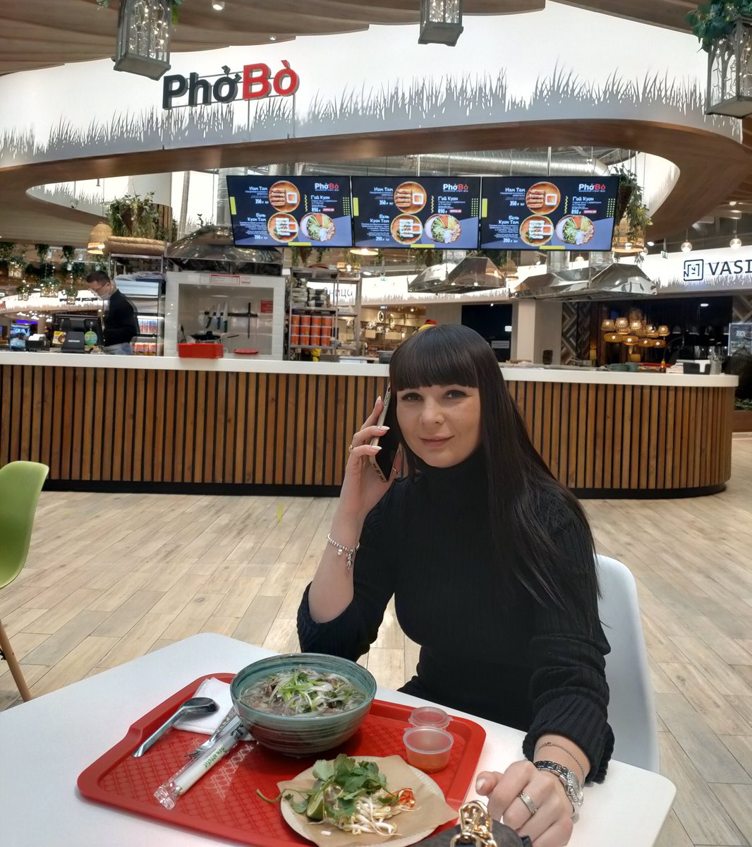 Знакомьтесь: первая гостья нашего нового PhoBo во втором здании МЕГИ Белая Дача!

По традиции, она пообедала у нас бесплатно.

(но вы тоже приходите, хоть и за деньги)