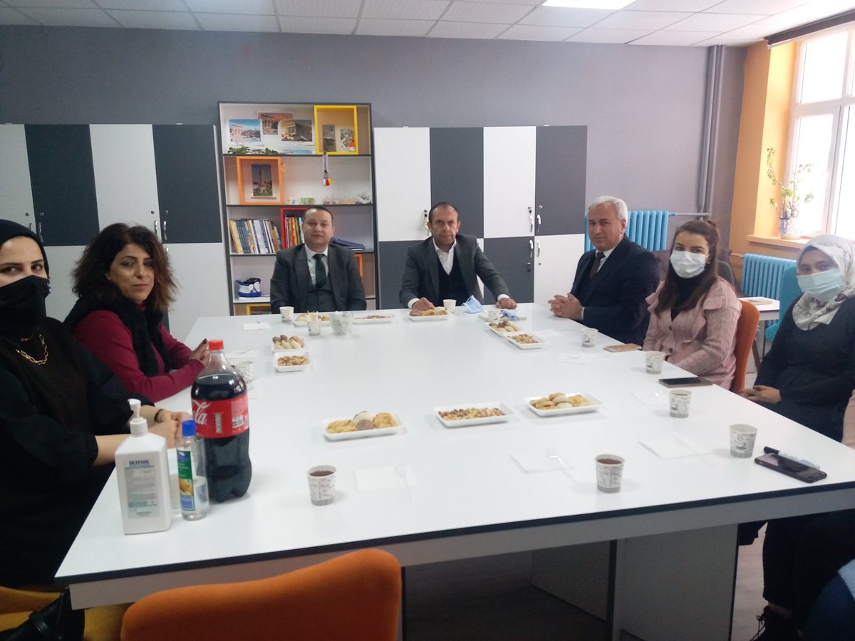 ilçe Kaymakamımız Sayın Yücel Erdem ve ilçe Belediye Başkanımız Sayın Hikmet Özüağ ile rutin okul gezilerine YZD Ortaokulunda öğretmen ve öğrencilerimizle buluşarak gerçekleştirdik. 
<a href="/KigiKaymakam/">T.C. Kiğı Kaymakamlığı</a>
<a href="/HikmetOzuag/">Hikmet Özüağ</a>
<a href="/hyalcin1223/">Hüseyin Yalçın</a>