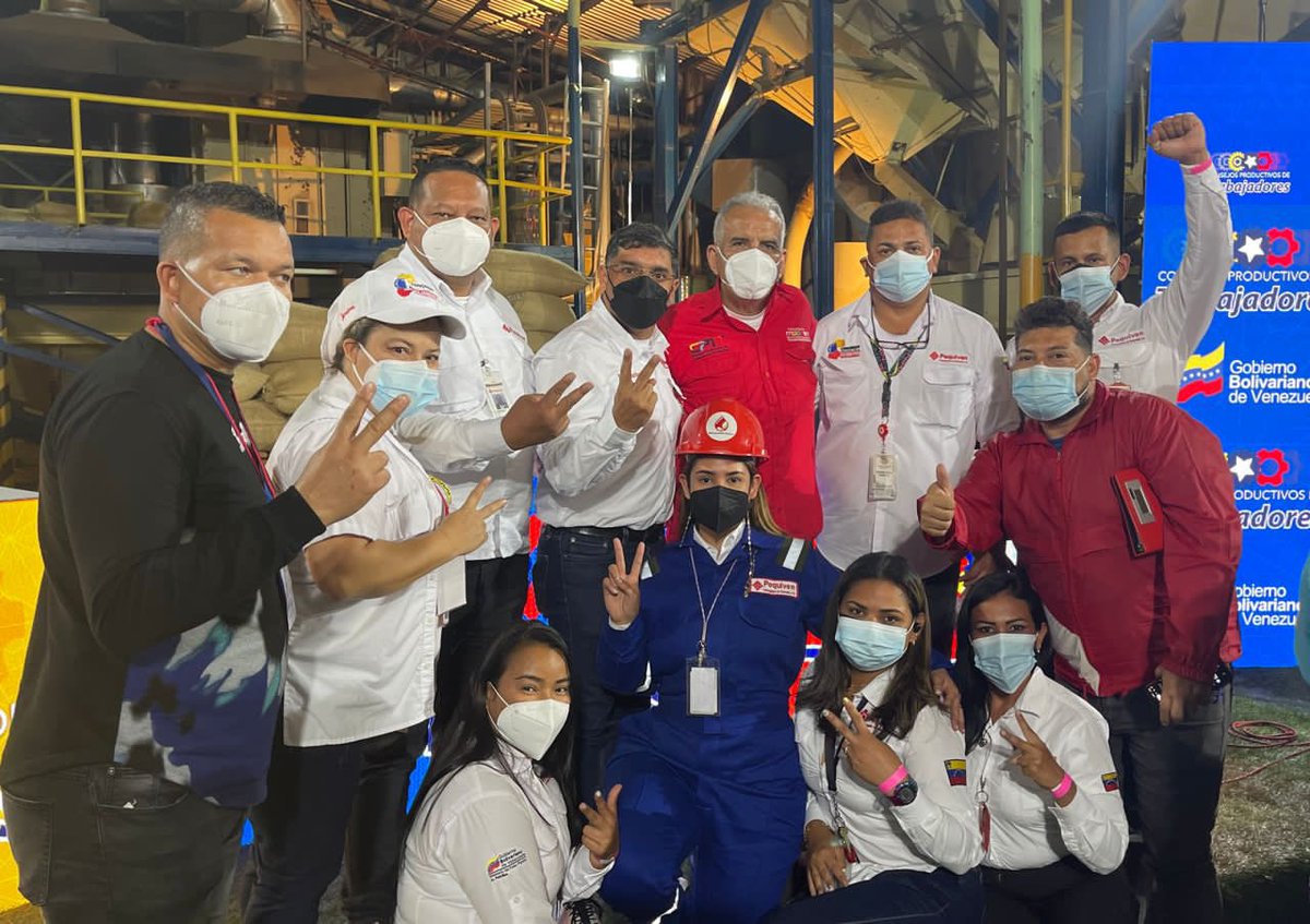 TellecheaRuiz's tweet photo. @NicolasMaduro Cuente con la fuerza laboral petroquímica Presidente, ¡Aquí seguimos Produciendo y Venciendo de la mano de los Consejos Productivos de Trabajadores y Trabajadoras!  #cptt 

@TareckPSUV
@drodriven2
@min_joserivero
@MinPetroleoVE
@MinTrabajoVE https://t.co/vS6ZwHS4hP