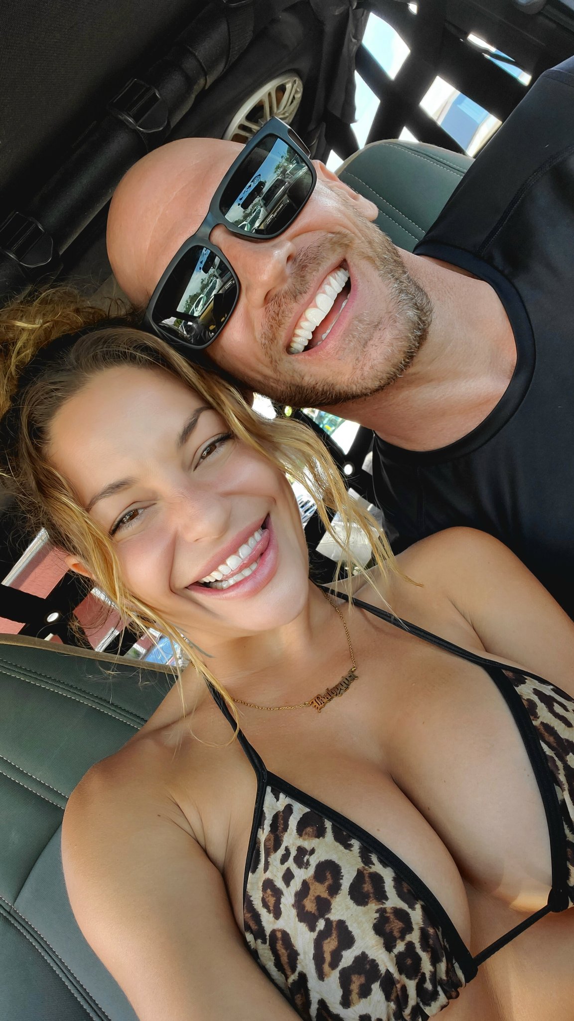 Джонни синс, стив вульф. Джон синс. Johnny sins kendra lust доставщик. Девушка синса. Кисса синс жена джонни синс.