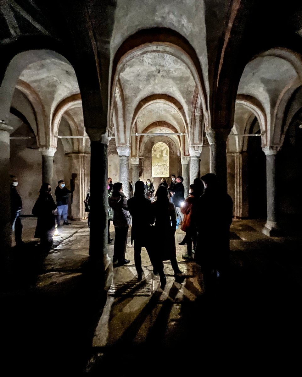 Idee insolitamente romantiche per San Valentino?🥰
Visitare la Cripta di San Sepolcro a lume di lanterna significa immergersi nell’atmosfera intima di un luogo millenario nel cuore della città!🕯
<a href="/Ambrosiana1609/">Pinacoteca Ambrosiana</a> 
📷@natixvivereami

👉bit.ly/3HEyD8c