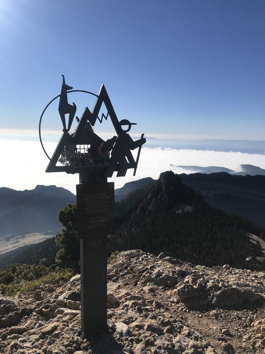 refugirasos's tweet photo. 🌤️ Rasos de Peguera per sobre el mar de núvols ⛰️

Aquests dies són ideals per recórrer els diferents camins que envolten el Xalet-Refugi i les rutes que passen per casa nostra @CamiBonsHomes i https://t.co/jOyjdDcA8v

#RasosdePeguera #Berguedà https://t.co/dh1tSCnAKQ