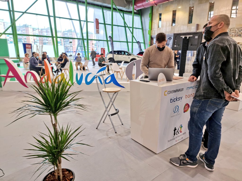 SalonHyT's tweet image. Si estás por #HyT22, no dejes de pasarte por el stand de @andalucialab para conocer las #soluciones #tecnológicas de las empresas que participan en esta edición de @SalonHyT 👉 #Banzzu, @ticksy_app, @dreamedsolution, @CoverManager, @DatLightLifi y @MaccoRobotics.
