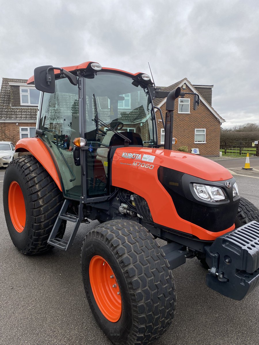 New Tractor Day 🚜 Thanks <a href="/MartinGBLtd/">Martin Shepherd - George Browns Ltd</a> for the excellent service. Looking good <a href="/CiaranKilduff1/">Ciaran Kilduff</a> and <a href="/William07888897/">William Webb</a>