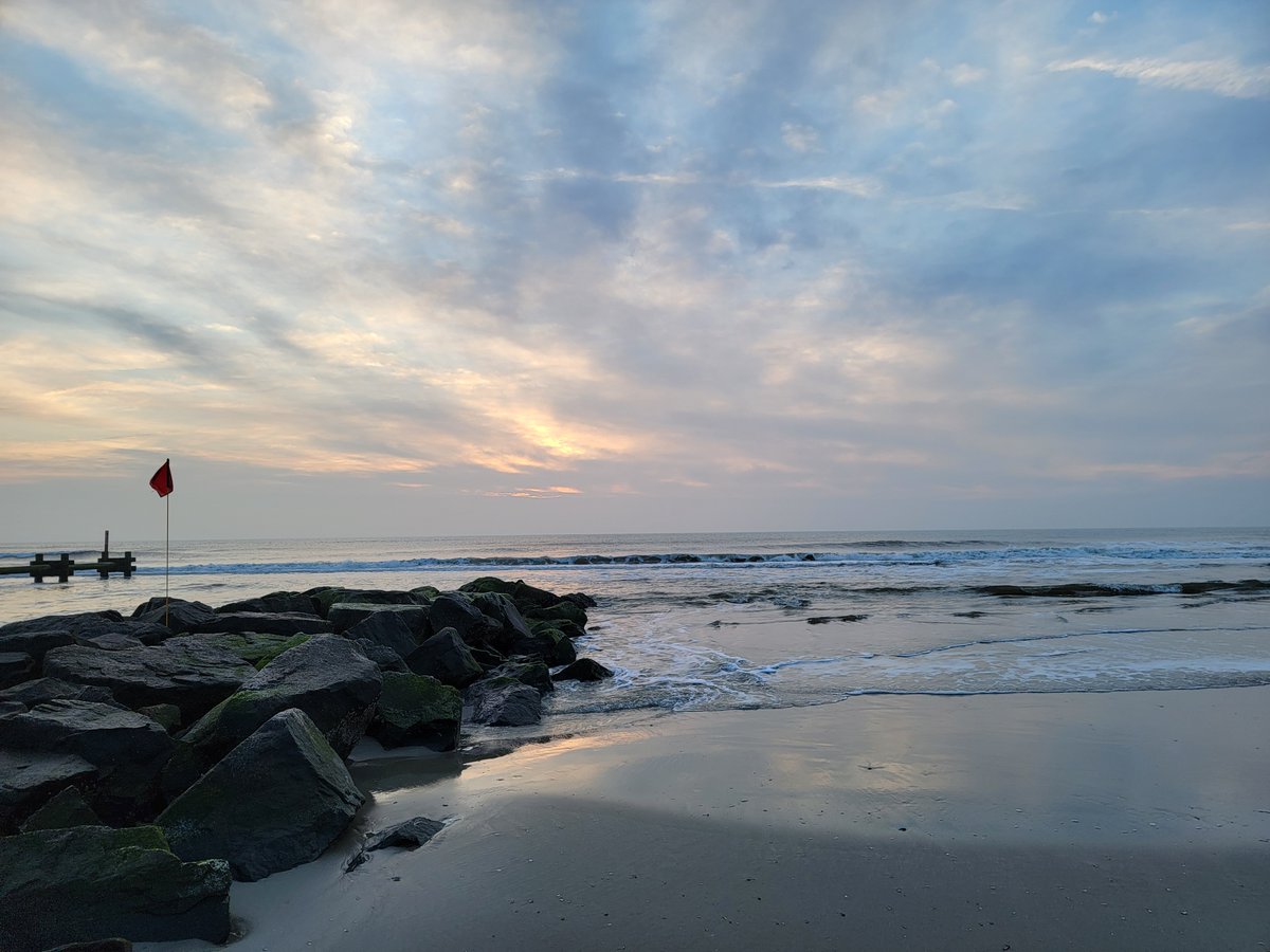 AnnDelaneyBeach's tweet photo. Good morning Tuesday #beachblock https://t.co/rTbW0r25pj