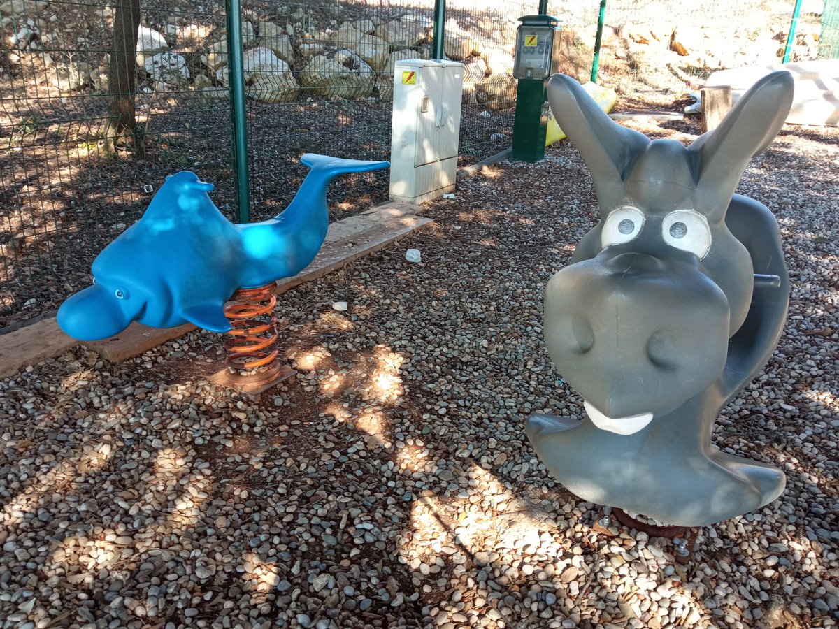 HartDevil2's tweet photo. Having a great day. Found these two suffering tho hope they're doing better! https://t.co/CqJRI6AkM6