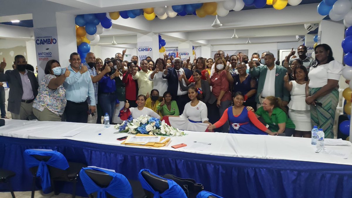 Estoyconsanchez's tweet photo. El proyecto José Sánchez a la presidencia del  PRM por el Municipio Santo Domingo Este (MSDE), suma otro éxito evento a su amplia lista de actividades proelectorales, al juramentar la tarde de ayer a cientos de maestros y maestras de la dirección de educación. https://t.co/S0pgfXZiZa