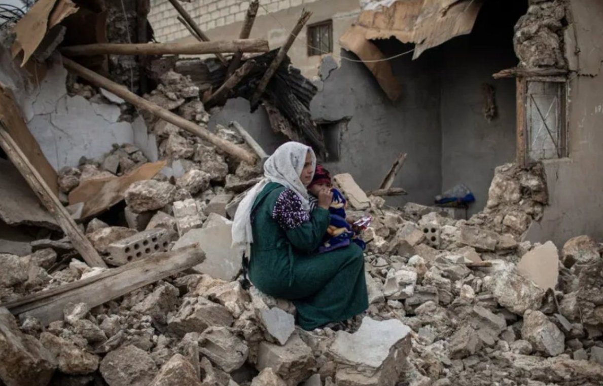 GerrySimpsonHRW's tweet photo. Disturbing images of the remains of homes in #Hasakah in northeast #Syria, whose owners say were destroyed by the Kurdish-led armed force in the city as it raided neighborhoods near #Sinaa prison from which hundreds of #ISIS suspects escaped 3 weeks ago https://t.co/lfcpNfdBiz https://t.co/i5G9KHDaNR