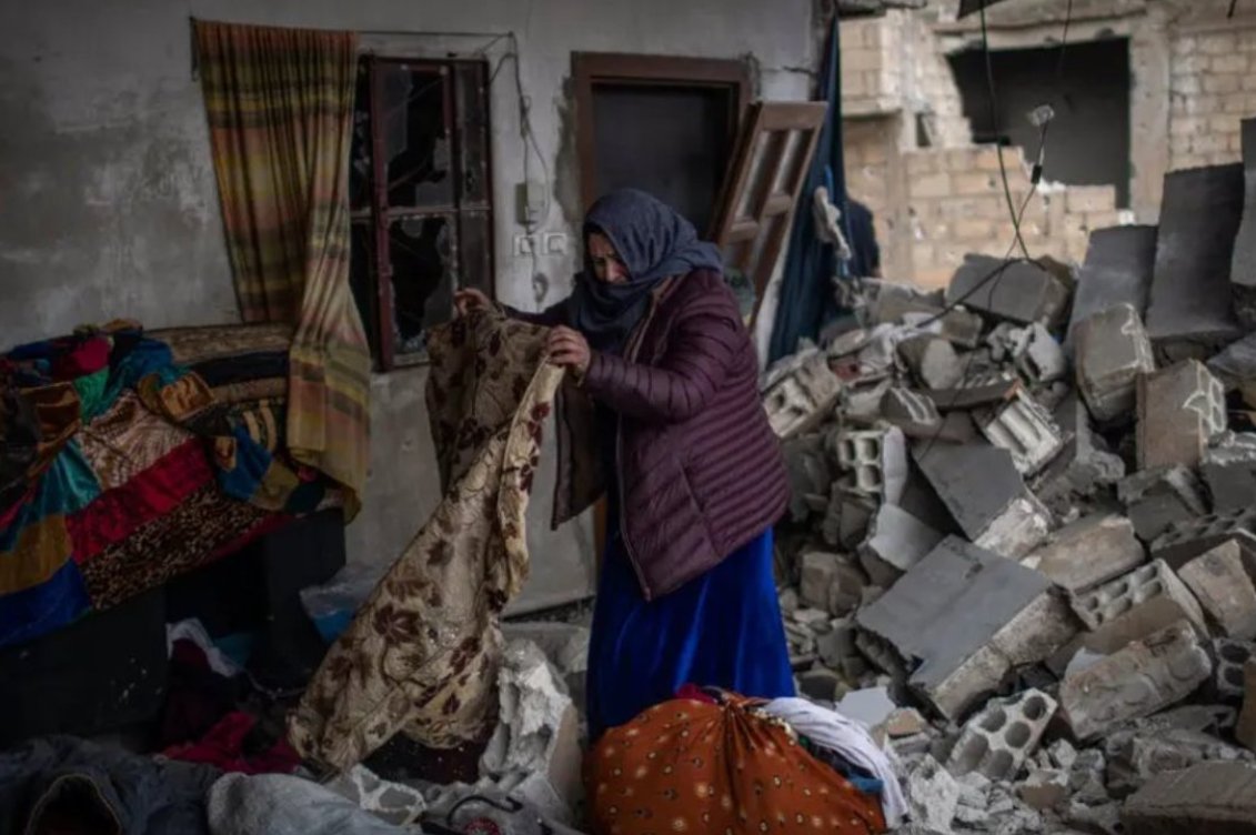 GerrySimpsonHRW's tweet photo. Disturbing images of the remains of homes in #Hasakah in northeast #Syria, whose owners say were destroyed by the Kurdish-led armed force in the city as it raided neighborhoods near #Sinaa prison from which hundreds of #ISIS suspects escaped 3 weeks ago https://t.co/lfcpNfdBiz https://t.co/i5G9KHDaNR