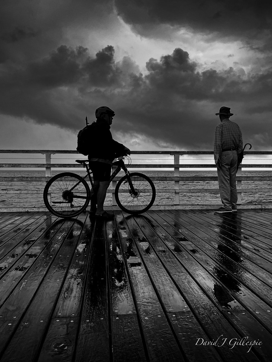 djgillespie9's tweet photo. Captured these two timers having a chat while not worried about the rain and potential storm.
#blackandwhitephotography #photography #stormclouds https://t.co/M57joLeoG4