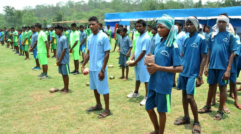 theindntribal's tweet photo. Tata Cultural Society of @TataSteelLtd is reviving ancient tribal games by organising tournaments like Sekkor Premier League. Myth says Sekkor was first played btwn men &amp; devils. #TribalGames  #IndiaTribes @HemantSorenJMM  @JharkhandCMO 
Know the games @
https://t.co/enOUyXDia9 https://t.co/bptsQeerO0