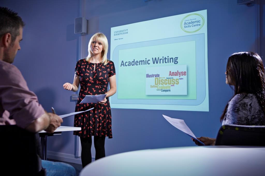 UoBLibServices's tweet photo. Study Skills drop-ins are back! 
Weekly Zoom drop-in sessions will be on a Wed afternoon (2-3pm term time). Taught students can get quick advice on referencing, time management, planning an essay etc.
Enrol via Canvas to access the Zoom link:
https://t.co/s5jBQlOTOW https://t.co/J8iyKvlgaN