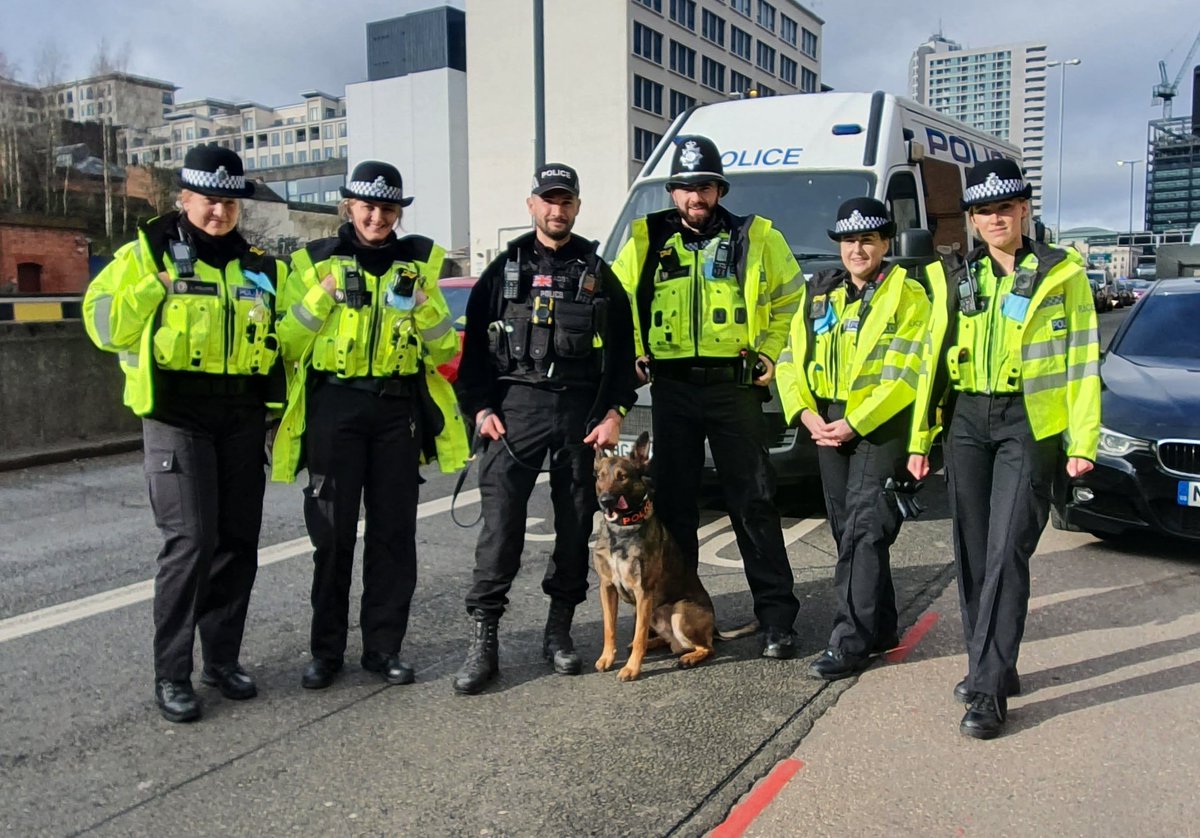 BrumCityWMP's tweet photo. Partnership working between the new student officers on Team 2 and @WMPDogs #pdriot https://t.co/IBBOoMVtPA