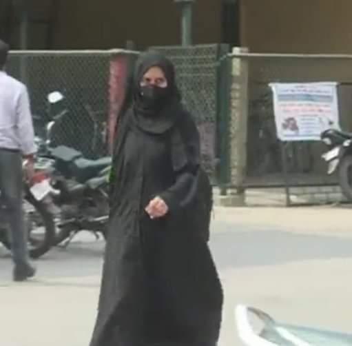 TajZabi's tweet photo. Jab tak Rahegi jaan ,kehte Rahenge hum ... Allah k rasool ka paighaam zindabad ...Tum kya hame mitaoge insaaf k kaatil ...
Chaati pe chadhke bolenge Islam zindabad....islam zindabad.. 
#HijabIsFundamentalRight #Hijab #HijabisOurRight #HijabIsFoundamentalRight https://t.co/CP28CxYmYn